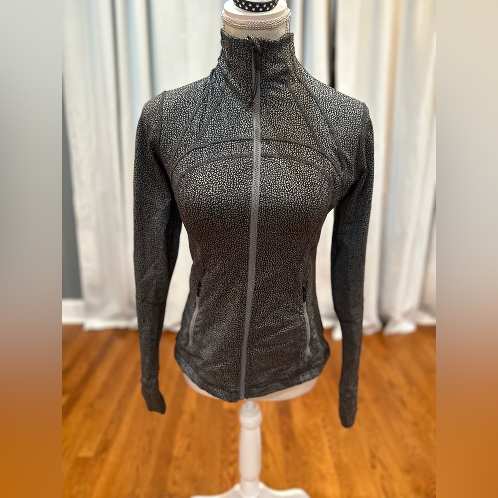 Lululemon define luminescent splatter jacket women’s size 6 EUC